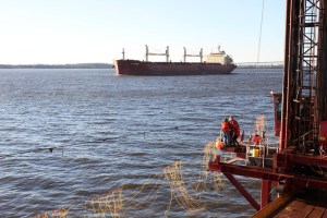 CITGO_Oil-tanker-on-Delaware-River