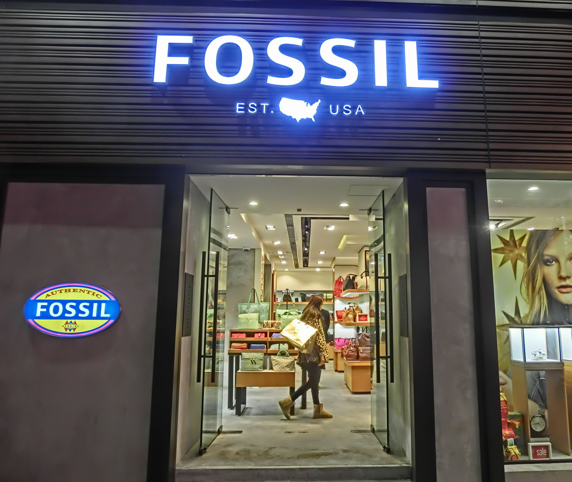 Romag v Fossil_Fossil storefront