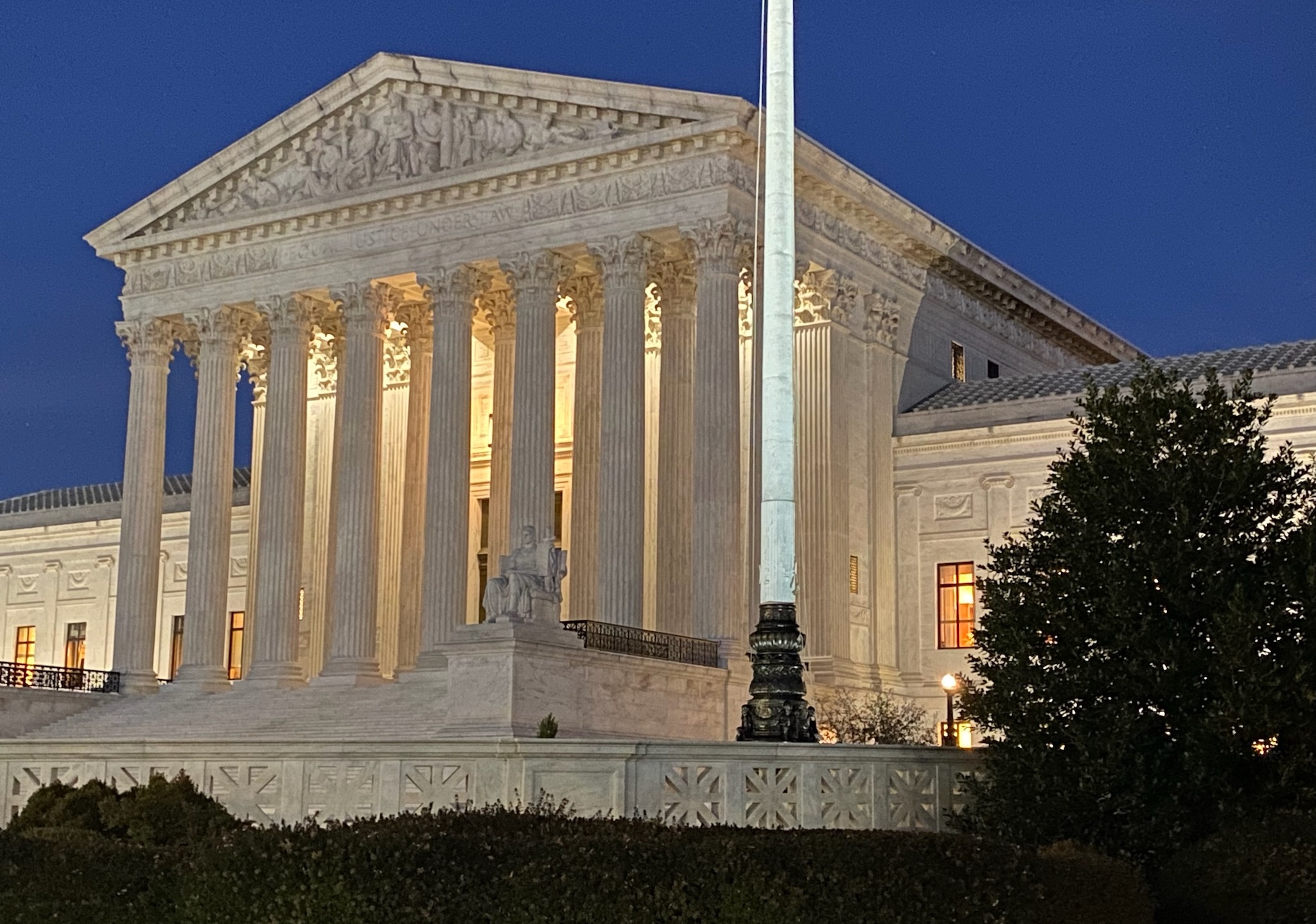 scotus photo nighttime