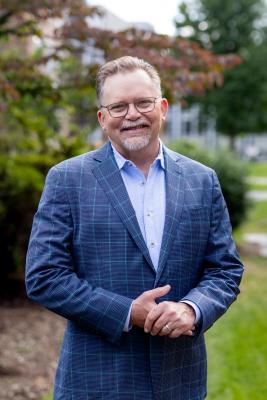 Kent Greenfield's Headshot